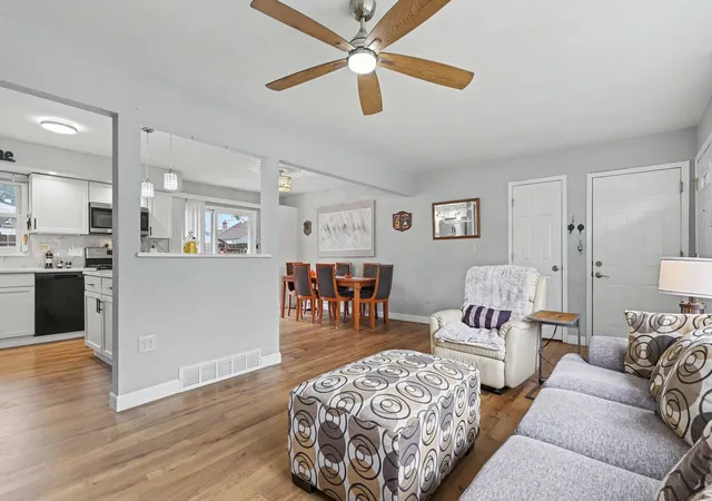 Photo 4 of Single family home for sale at 430 E Morse Ave, Bartlett, IL 60103 | MLS# 12773488 | Listing updated on 2026-10-02