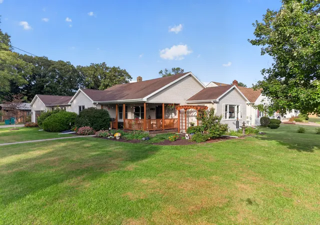 Photo 3 of Single family home for sale at 901 Lowden Rd, Streator, IL 61364 | MLS# 12773500 | Listing updated on 2026-10-05