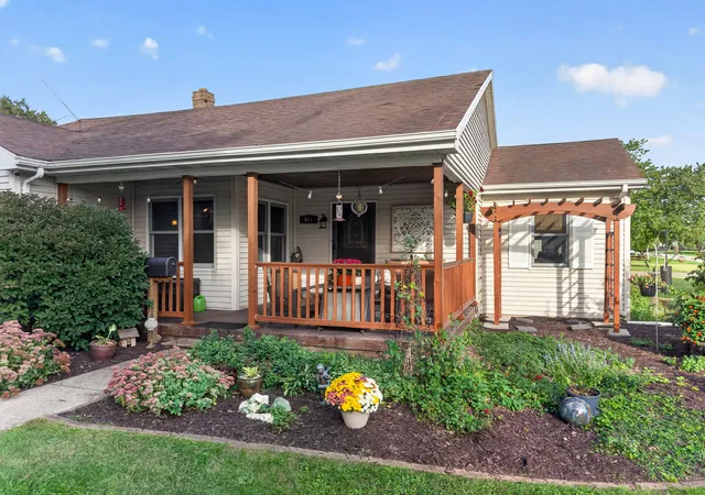 Photo 3 of Single family home for sale at 901 Lowden Rd, Streator, IL 61364 | MLS# 12773500 | Listing updated on 2026-10-05