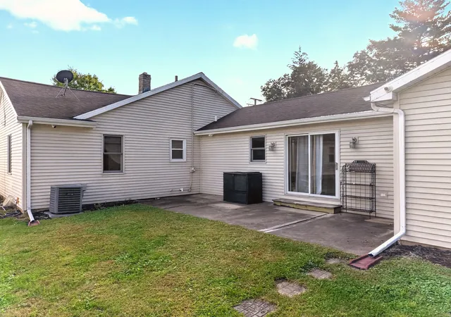 Photo 4 of Single family home for sale at 901 Lowden Rd, Streator, IL 61364 | MLS# 12773500 | Listing updated on 2026-10-05