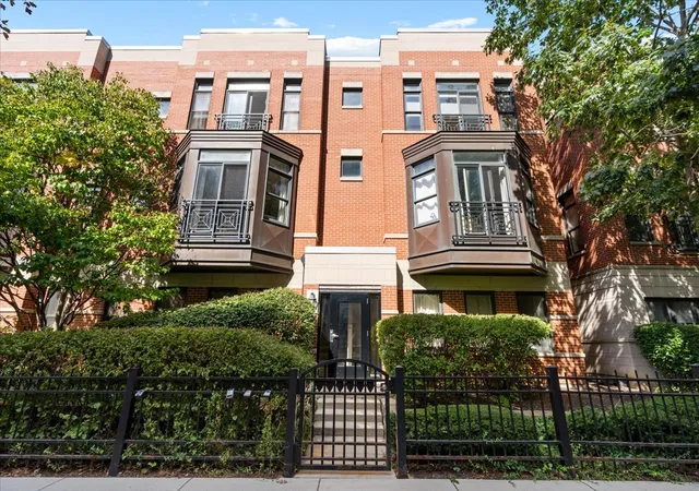 Condo for sale at 944 W 15th Place #3B, Chicago, IL 60608 | MLS# 12773501