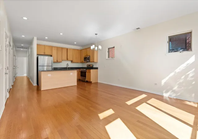 Listing Photo 4 - Condo for sale in building located at 944 W 15Th Pl, Chicago, IL 60608 - Unit #3B