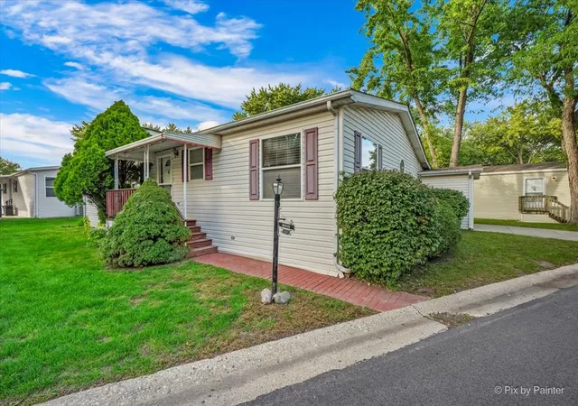 Photo 2 of Manufactured home for sale at 1130 Country Clb Rd, Elgin, IL 60123 | MLS# 12773502 | Listing updated on 2026-10-06