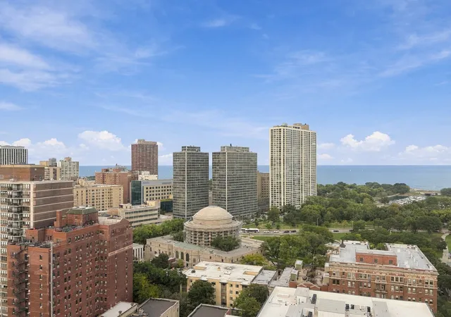 Listing Photo 5 - Condo for sale in building located at 2700 N Hampden Ct, Chicago, IL 60614 - Unit #8B