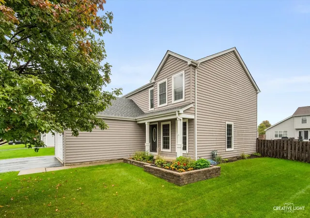 Photo 2 of Single family home for sale at 255 Mayfair Ln, South Elgin, IL 60177 | MLS# 12773522 | Listing updated on 2026-10-04