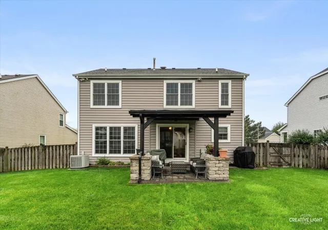 Photo 3 of Single family home for sale at 255 Mayfair Ln, South Elgin, IL 60177 | MLS# 12773522 | Listing updated on 2026-10-04