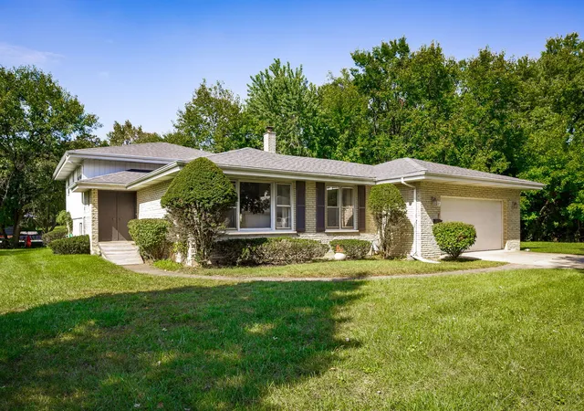 Photo 2 of Single family home for sale at 1038 S Sunset Ave, Elmhurst, IL 60126 | MLS# 12773527 | Listing updated on 2026-10-07