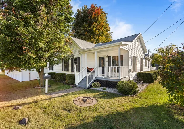 Photo 3 of Single family home for sale at 280 S Plum St, Bement, IL 61813 | MLS# 12773534 | Listing updated on 2026-10-28