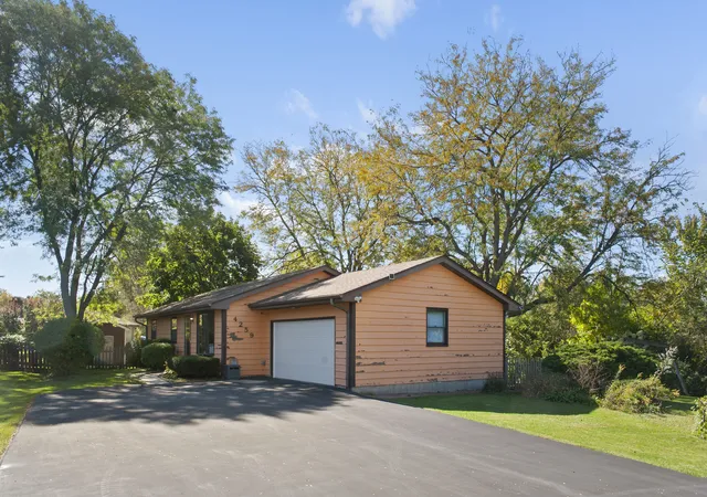 Photo 2 of Single family home for sale at 4259 Lake Park Ave, Gurnee, IL 60031 | MLS# 12773567 | Listing updated on 2026-10-08
