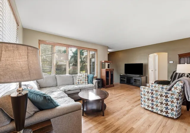 Photo 3 of Single family home for sale at 1422 Westchester Blvd, Westchester, IL 60154 | MLS# 12773574 | Listing updated on 2026-10-07