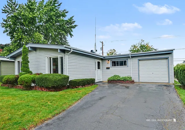 Single family home for sale at 16 W Jeffery Ave, Wheeling, IL 60090 | MLS# 12773581