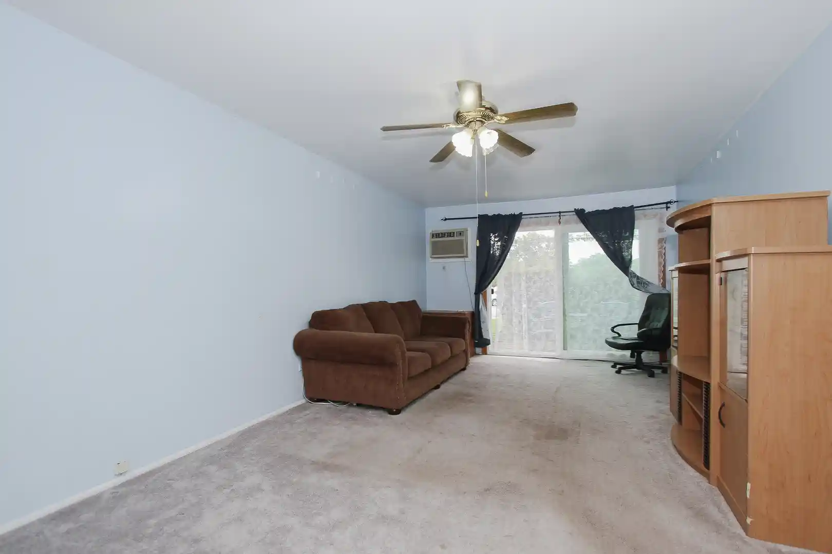 Listing Photo 2 - Condo for sale in 804 E Old Willow Rd located at 804 E Old Willow Rd, Prospect Heights, IL 60070 - Unit #105