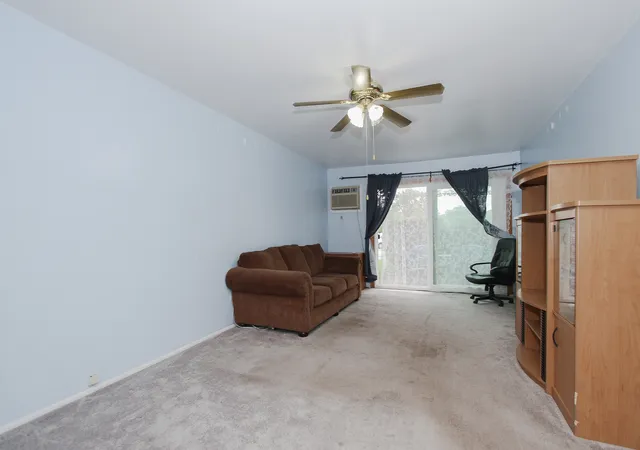 Listing Photo 2 - Condo for sale in building located at 804 E Old Willow Rd, Prospect Heights, IL 60070 - Unit #105