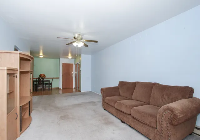 Listing Photo 5 - Condo for sale in building located at 804 E Old Willow Rd, Prospect Heights, IL 60070 - Unit #105