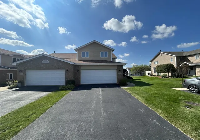 Townhouse for sale at 8645 Cashel Ln, Tinley Park, IL 60487 | MLS# 12773609