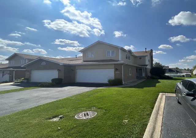 Photo 2 of Townhouse for sale at 8645 Cashel Ln, Tinley Park, IL 60487 | MLS# 12773609 | Listing updated on 2026-10-07