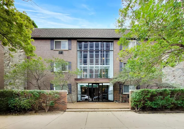 Photo 1 of Condo for sale at 4334 N Clarendon Ave #102, Chicago, IL 60613 | MLS# 12773628 | Listing updated on 2026-10-12