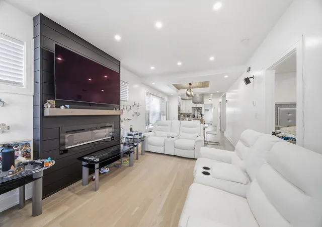 Photo 2 of Single family home for sale at 6148 S Moody Ave, Chicago, IL 60638 | MLS# 12773629 | Listing updated on 2026-10-07