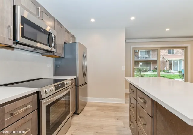 Listing Photo 4 - Condo for sale in building located at 5326 Waterbury Ln, Crestwood, IL 60418 - Unit #1002