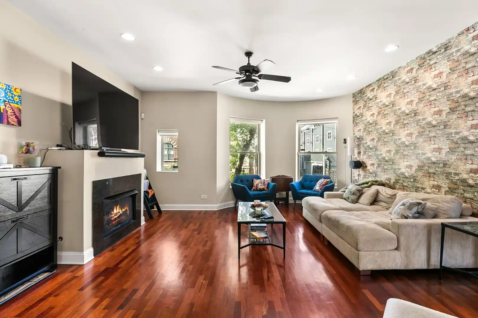 Listing Photo 2 - Condo for sale in 4311 S Forrestville Ave located at 4311 S Forrestville Ave, Chicago, IL 60653 - Unit #1N