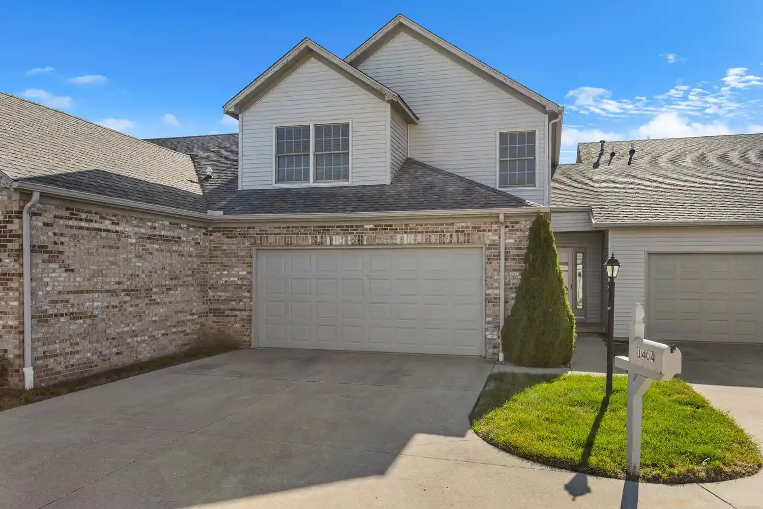 Listing Photo 2 - Condo for sale in 1404 Quail Run Dr located at 1404 Quail Run Dr, Savoy, IL 61874 - Unit 1404 Quail Run Dr