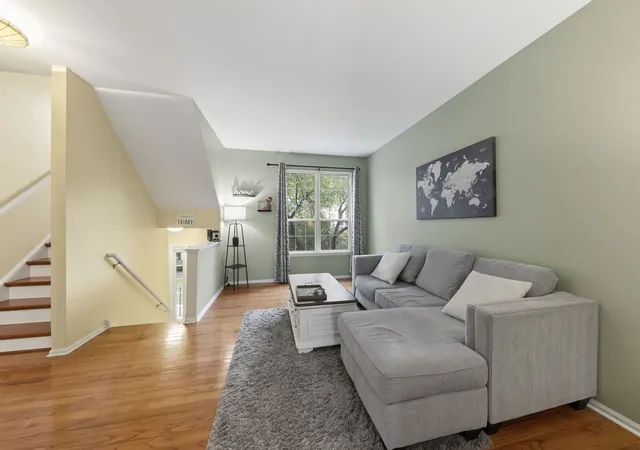 Listing Photo 4 - Condo for sale in building located at 1105 Vlg Ctr Pkwy, Aurora, IL 60506 - Unit #2