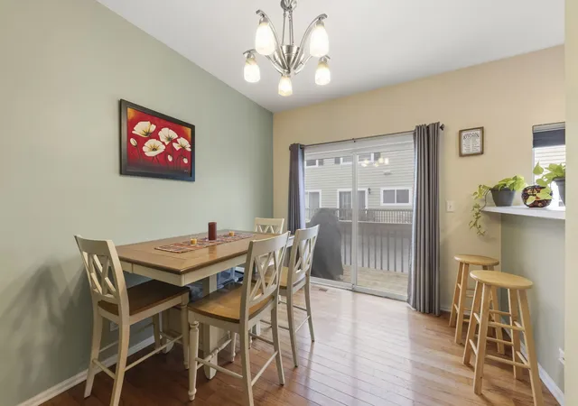 Listing Photo 5 - Condo for sale in building located at 1105 Vlg Ctr Pkwy, Aurora, IL 60506 - Unit #2