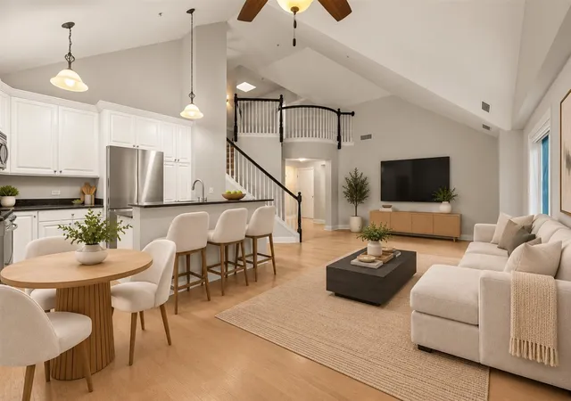Listing Photo 4 - Condo for sale in building located at 695 Roger Williams Ave, Highland Park, IL 60035 - Unit #301