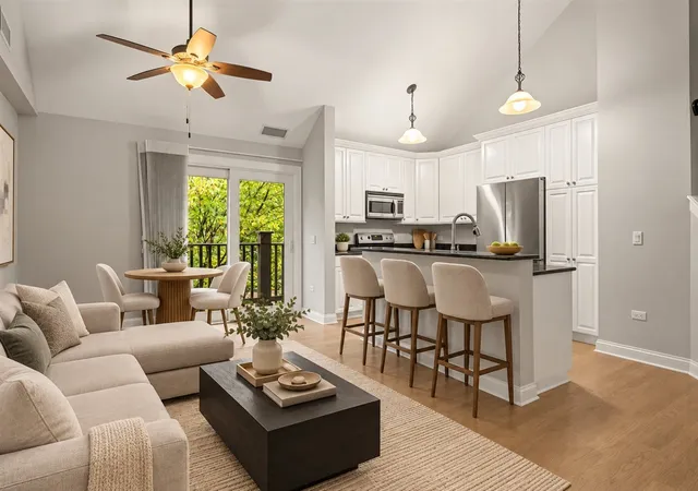 Listing Photo 5 - Condo for sale in building located at 695 Roger Williams Ave, Highland Park, IL 60035 - Unit #301
