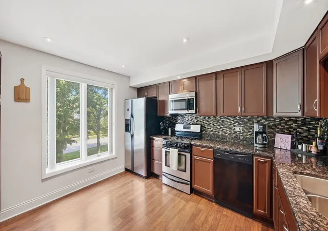 Listing Photo 5 - Condo for sale in building located at 121 S Spruce Ave, Wood Dale, IL 60191 - Unit #207