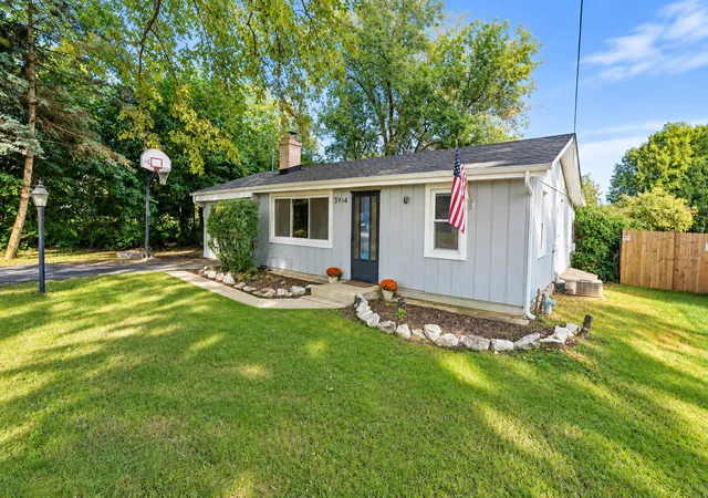 Photo 2 of Single family home for sale at 3914 Woodstock St, Wonder Lake, IL 60097 | MLS# 12773664 | Listing updated on 2026-10-06