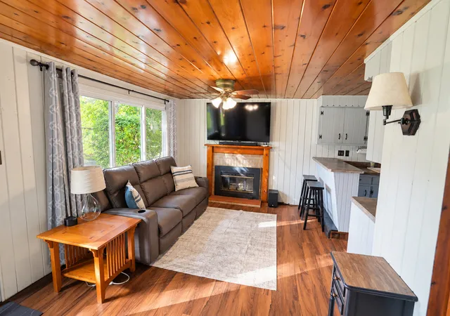 Photo 3 of Single family home for sale at 3914 Woodstock St, Wonder Lake, IL 60097 | MLS# 12773664 | Listing updated on 2026-10-06