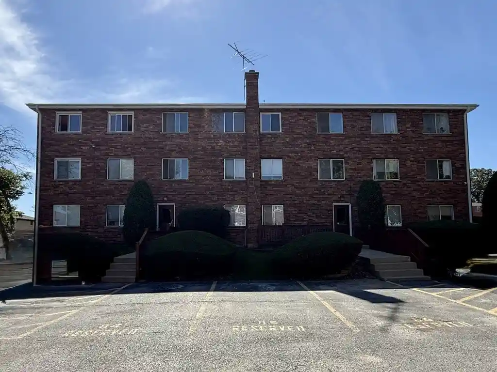 Listing Photo 18 - Condo for sale in 14800 Kilpatrick Ave located at 14800 Kilpatrick Ave, Midlothian, IL 60445 - Unit #310