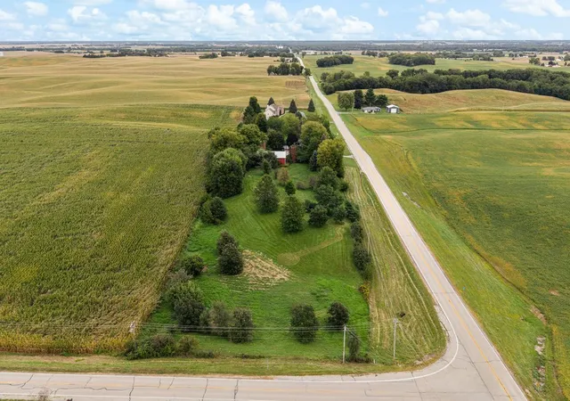 Photo 3 of Sale Pending at 28525 94th Avenue, Hillsdale, IL 61257 | MLS# 12773681 | Listing updated on 2026-10-08