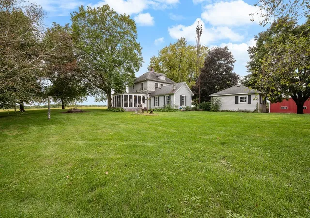 Photo 4 of Sale Pending at 28525 94th Avenue, Hillsdale, IL 61257 | MLS# 12773681 | Listing updated on 2026-10-08