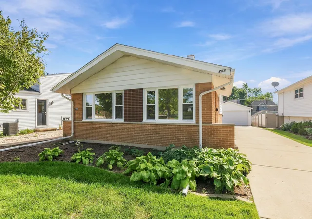 Photo 2 of Sale Pending at 255 E Parkside Ave, Lombard, IL 60148 | MLS# 12773689 | Listing updated on 2026-10-03