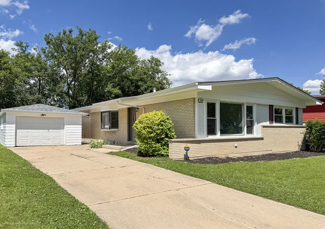 Photo 1 of Single family home for sale at 220 N Park Dr, Glenwood, IL 60425 | MLS# 12773700 | Listing updated on 2026-10-07