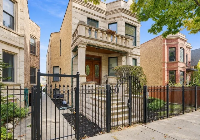 Listing Photo 2 - Condo for sale in building located at 3244 W Potomac Ave, Chicago, IL 60651