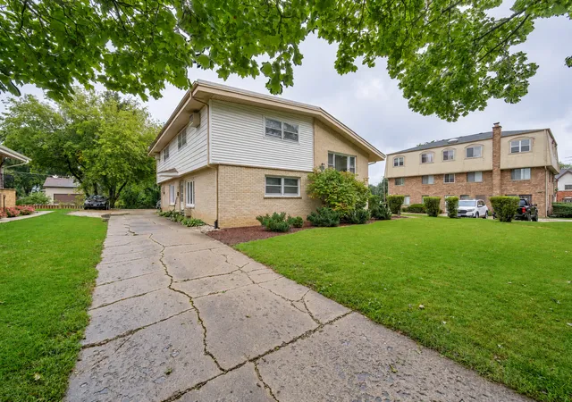 Listing Photo 4 - Condo for sale in building located at 627 Ryan Ln, West Dundee, IL 60118