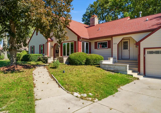 Photo 3 of Single family home for sale at 10s515 Glenn Dr, Burr Ridge, IL 60527 | MLS# 12773727 | Listing updated on 2026-10-20