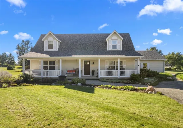 Photo 1 of Single family home for sale at 9n424 Tamara Dr, Elgin, IL 60124 | MLS# 12773742 | Listing updated on 2026-10-07