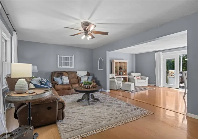 Photo 4 of Single family home for sale at 9n424 Tamara Dr, Elgin, IL 60124 | MLS# 12773742 | Listing updated on 2026-10-07