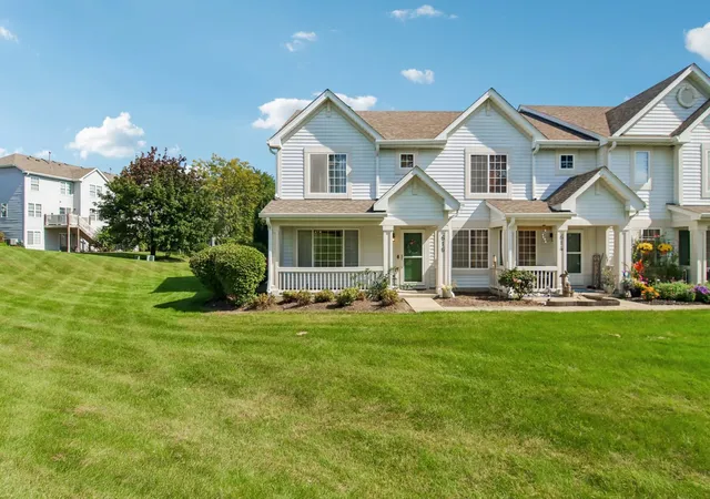 Photo 1 of Townhouse for sale at 616 Key Largo Dr, Fox Lake, IL 60020 | MLS# 12773743 | Listing updated on 2026-10-07