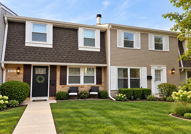 Photo 2 of Townhouse for sale at 2112 Stanley Ct, Schaumburg, IL 60194 | MLS# 12773756 | Listing updated on 2026-10-02