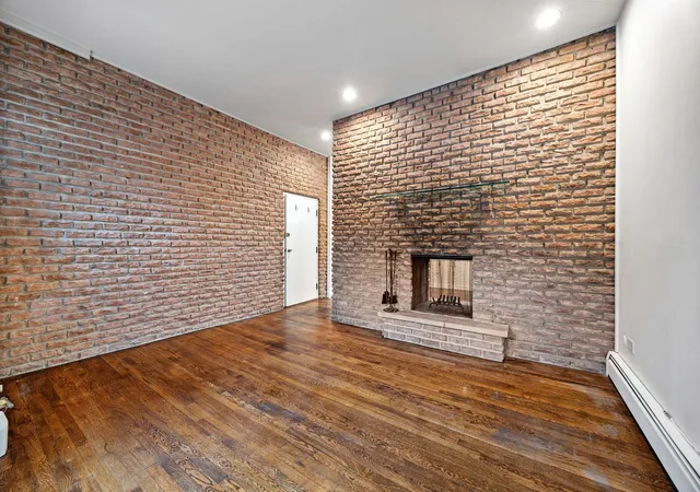 Photo 3 of Condo for sale at 813 W Oakdale Ave #1W, Chicago, IL 60657 | MLS# 12773757 | Listing updated on 2026-10-07