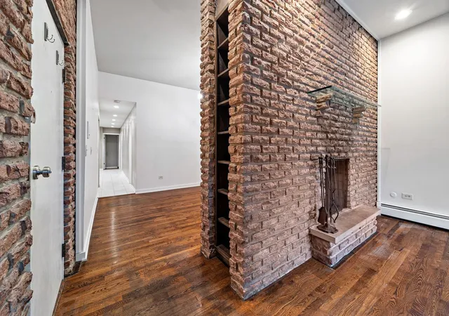 Listing Photo 4 - Condo for sale in building located at 813 W Oakdale Ave, Chicago, IL 60657 - Unit #1W
