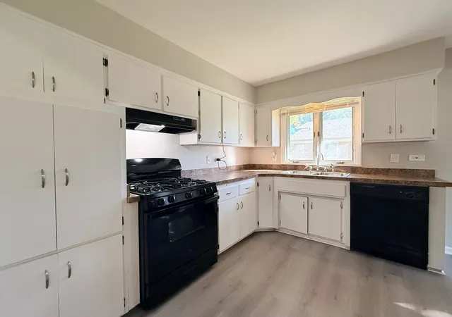 Photo 3 of Single family home for sale at 15231 Hastings Dr, Dolton, IL 60419 | MLS# 12773761 | Listing updated on 2026-10-07