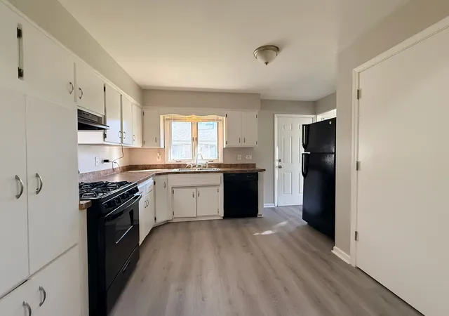 Photo 3 of Single family home for sale at 15231 Hastings Dr, Dolton, IL 60419 | MLS# 12773761 | Listing updated on 2026-10-07