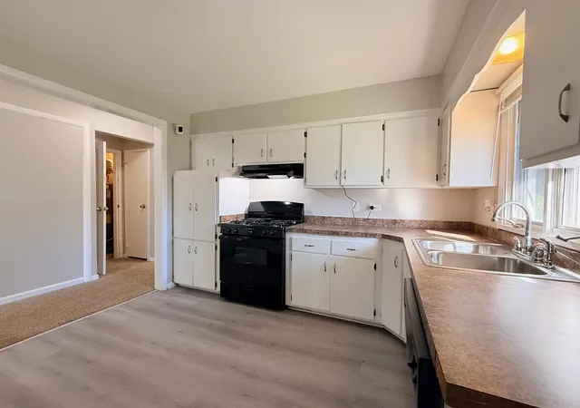 Photo 4 of Single family home for sale at 15231 Hastings Dr, Dolton, IL 60419 | MLS# 12773761 | Listing updated on 2026-10-07