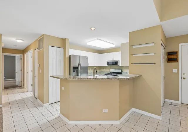 Photo 3 of Townhouse for sale at 17116 W Cunningham Ct, Libertyville, IL 60048 | MLS# 12773768 | Listing updated on 2026-09-30